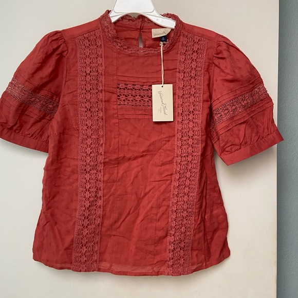 Universal Thread top - Picture 2 of 5